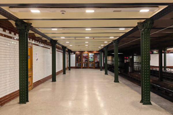 Budapest, M1 metró, Vörösmarty tér, bélyegkép