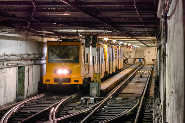 Budapest, M1 metró, Vörösmarty tér, bélyegkép