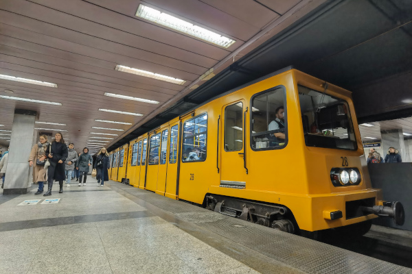 Budapest, M1 metró, Deák Ferenc tér, bélyegkép
