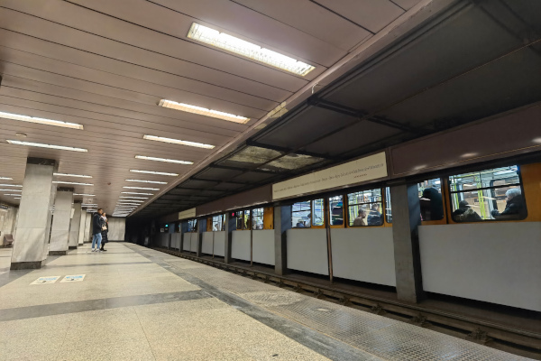 Budapest, M1 metró, Deák Ferenc tér, bélyegkép