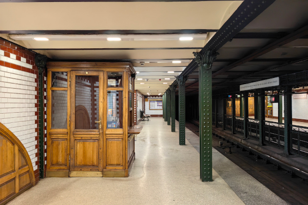 Budapest, M1 metró, Kodály körönd, bélyegkép