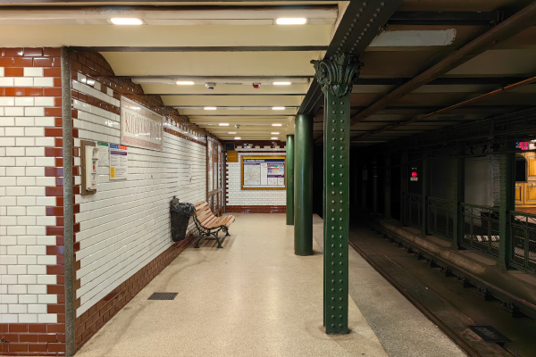 Budapest, M1 metró, Kodály körönd, bélyegkép