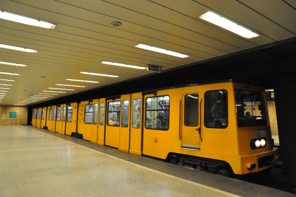 Budapest, M1 metró, Széchenyi fürdő, bélyegkép