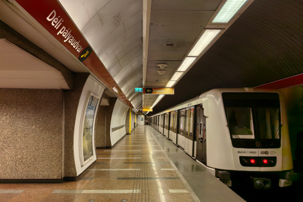 Budapest, M2 metró, Déli pályaudvar, bélyegkép