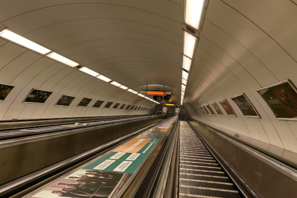 Budapest, M2 metró, Déli pályaudvar, bélyegkép