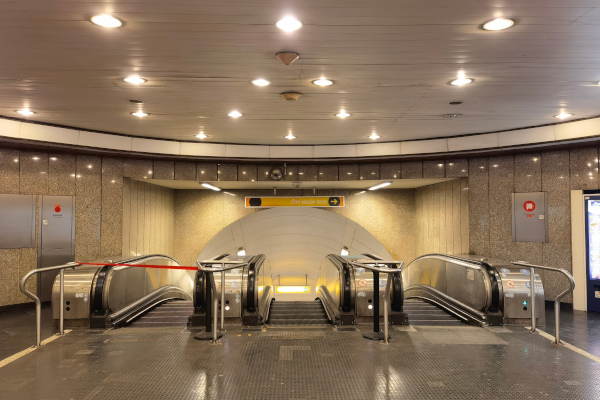 Budapest, M2 metró, Déli pályaudvar, bélyegkép