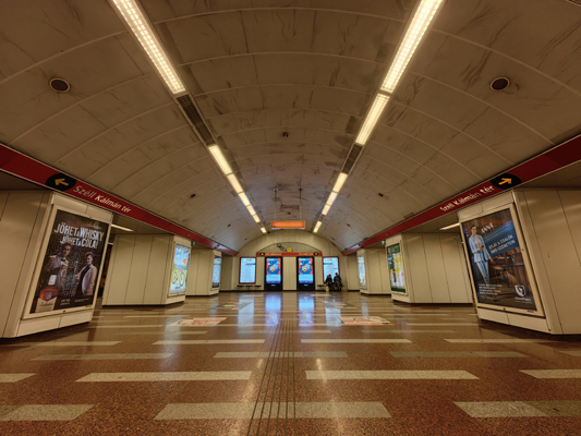 Budapest, M2 metró, Széll Kálmán tér, bélyegkép