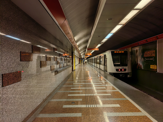 Budapest, M2 metró, Széll Kálmán tér, bélyegkép