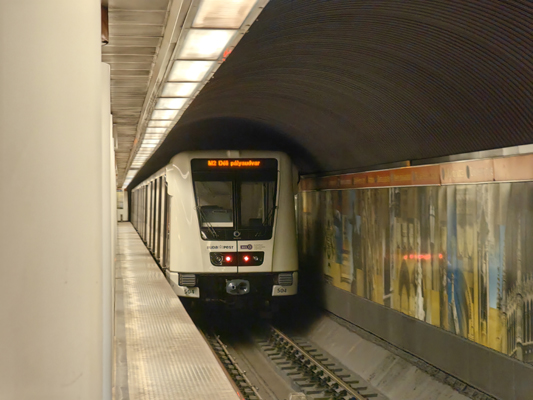 Budapest, M2 metró, Kossuth Lajos tér, bélyegkép