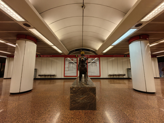 Budapest, M2 metró, Kossuth Lajos tér, bélyegkép