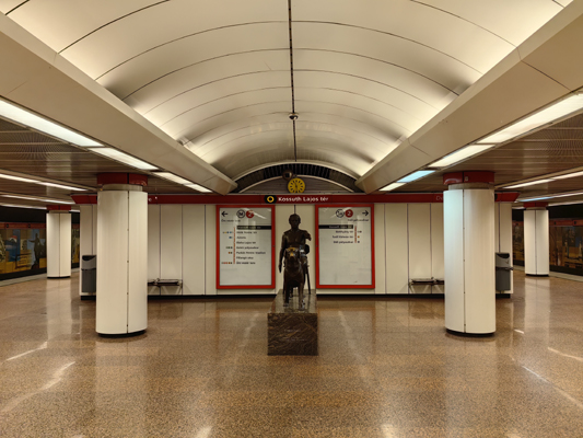 Budapest, M2 metró, Kossuth Lajos tér, bélyegkép