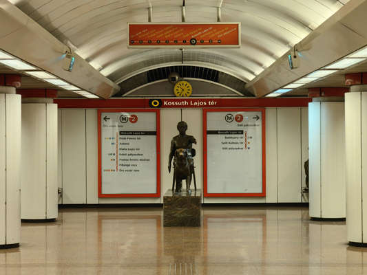 Budapest, M2 metró, Kossuth Lajos tér, bélyegkép