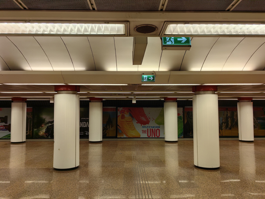 Budapest, M2 metró, Kossuth Lajos tér, bélyegkép