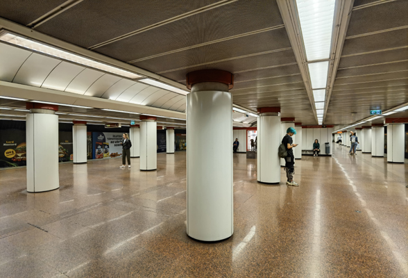 Budapest, M2 metró, Kossuth Lajos tér, bélyegkép