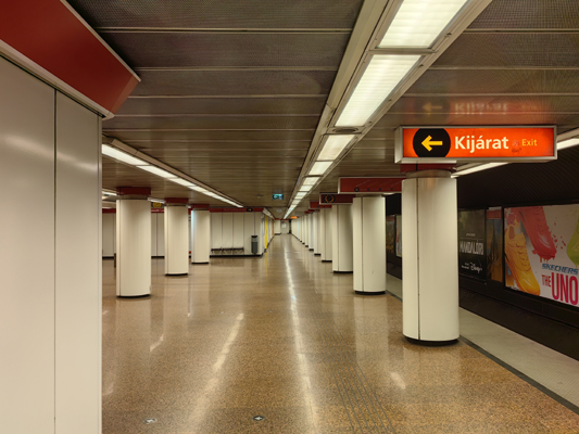 Budapest, M2 metró, Kossuth Lajos tér, bélyegkép