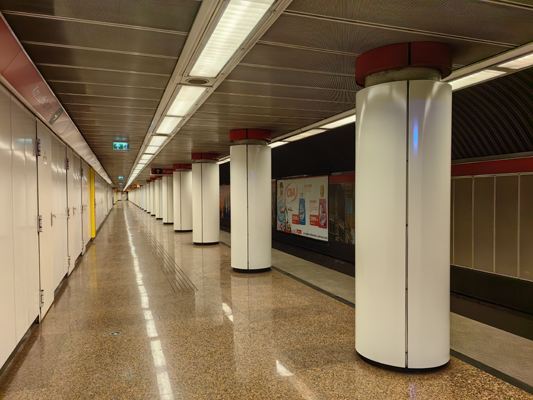 Budapest, M2 metró, Kossuth Lajos tér, bélyegkép