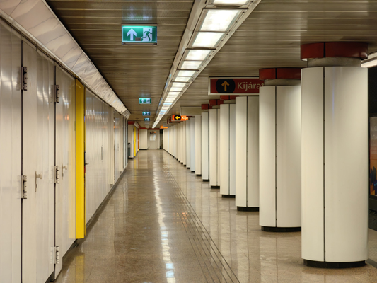 Budapest, M2 metró, Kossuth Lajos tér, bélyegkép