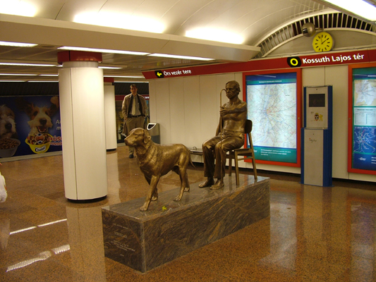 Budapest, M2 metró, Kossuth Lajos tér, bélyegkép