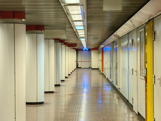 Budapest, M2 metró, Kossuth Lajos tér, bélyegkép