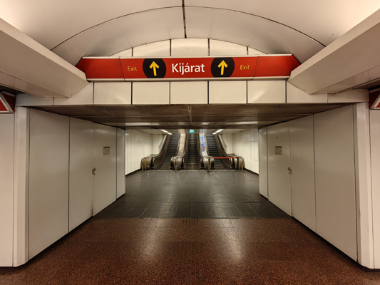 Budapest, M2 metró, Kossuth Lajos tér, bélyegkép