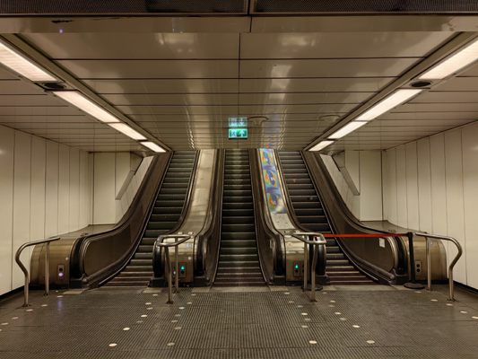 Budapest, M2 metró, Kossuth Lajos tér, bélyegkép