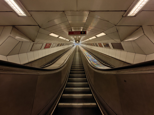 Budapest, M2 metró, Kossuth Lajos tér, bélyegkép