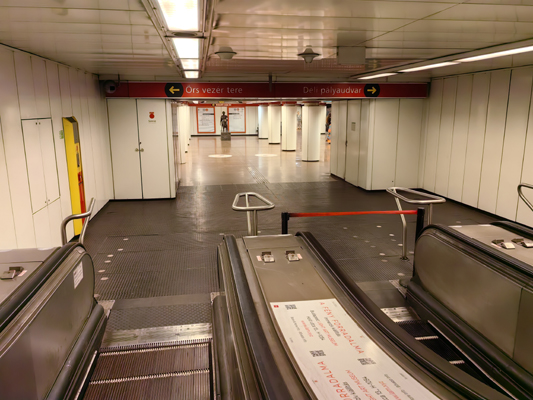 Budapest, M2 metró, Kossuth Lajos tér, bélyegkép