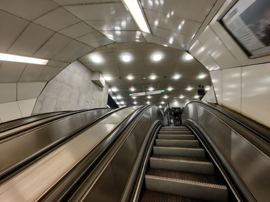 Budapest, M2 metró, Kossuth Lajos tér, bélyegkép