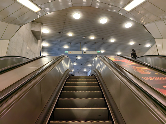 Budapest, M2 metró, Kossuth Lajos tér, bélyegkép