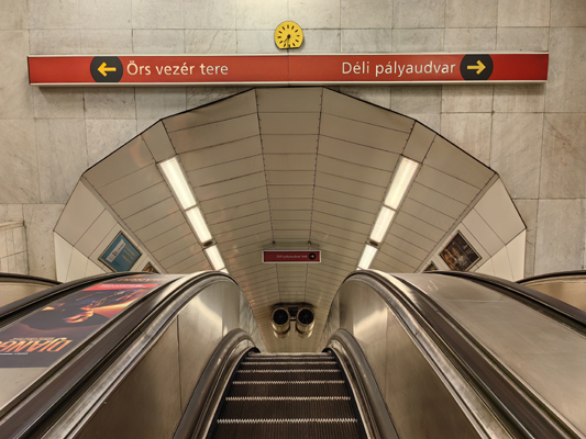 Budapest, M2 metró, Kossuth Lajos tér, bélyegkép