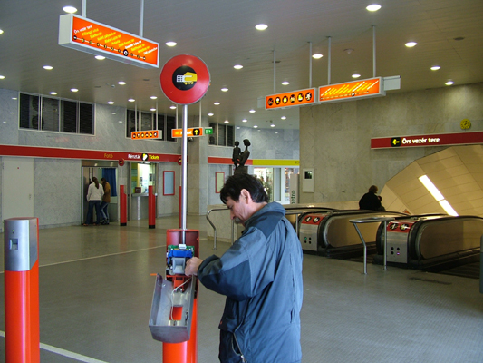 Budapest, M2 metró, Kossuth Lajos tér, bélyegkép