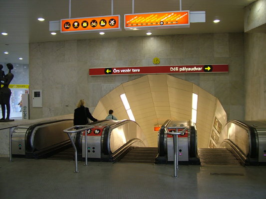 Budapest, M2 metró, Kossuth Lajos tér, bélyegkép
