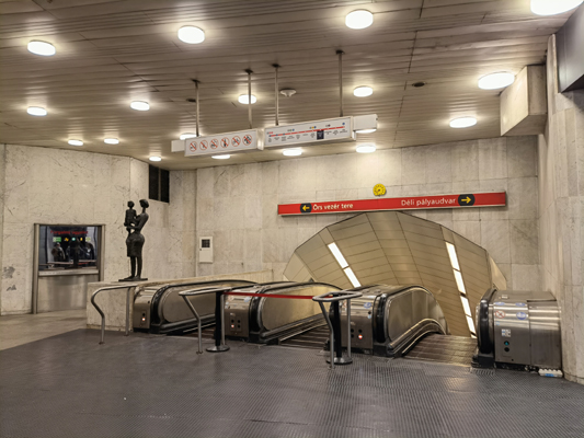 Budapest, M2 metró, Kossuth Lajos tér, bélyegkép