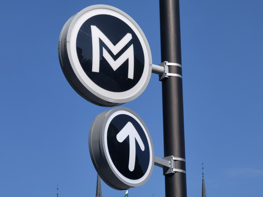 Budapest, M2 metró, Kossuth Lajos tér, bélyegkép