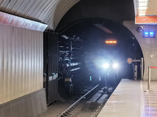 Budapest, M2 metró, Deák Ferenc tér, bélyegkép
