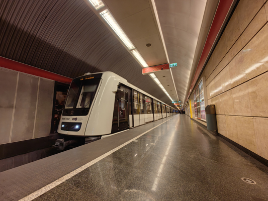 Budapest, M2 metró, Deák Ferenc tér, bélyegkép