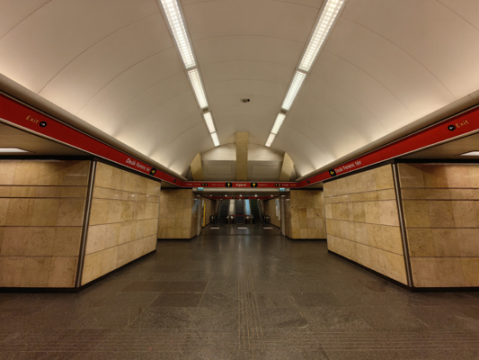 Budapest, M2 metró, Deák Ferenc tér, bélyegkép