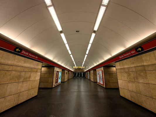 Budapest, M2 metró, Deák Ferenc tér, bélyegkép