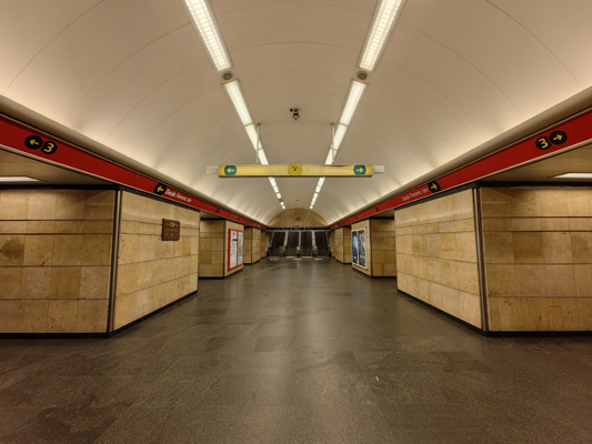 Budapest, M2 metró, Deák Ferenc tér, bélyegkép
