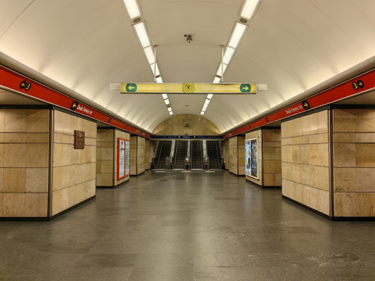 Budapest, M2 metró, Deák Ferenc tér, bélyegkép