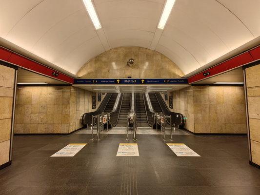 Budapest, M2 metró, Deák Ferenc tér, bélyegkép