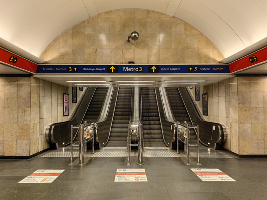 Budapest, M2 metró, Deák Ferenc tér, bélyegkép