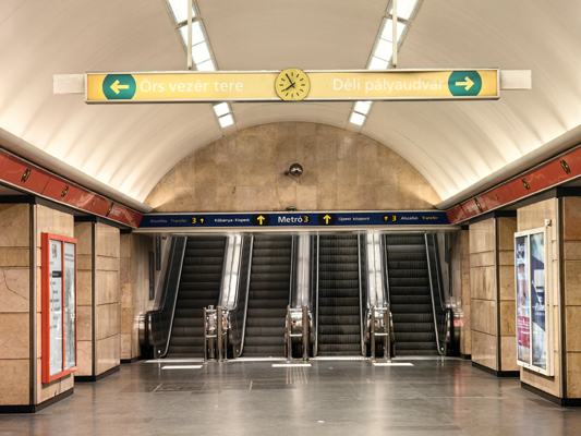 Budapest, M2 metró, Deák Ferenc tér, bélyegkép