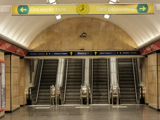 Budapest, M2 metró, Deák Ferenc tér, bélyegkép