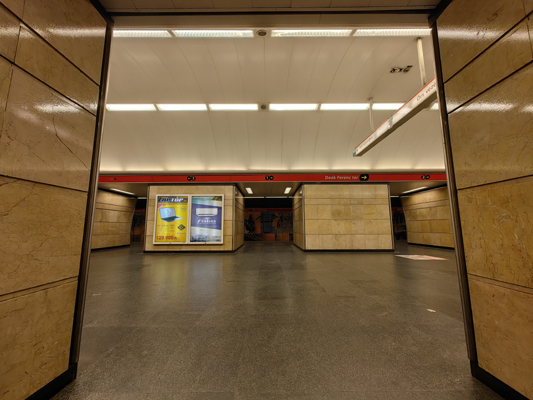 Budapest, M2 metró, Deák Ferenc tér, bélyegkép