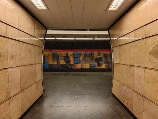 Budapest, M2 metró, Deák Ferenc tér, bélyegkép