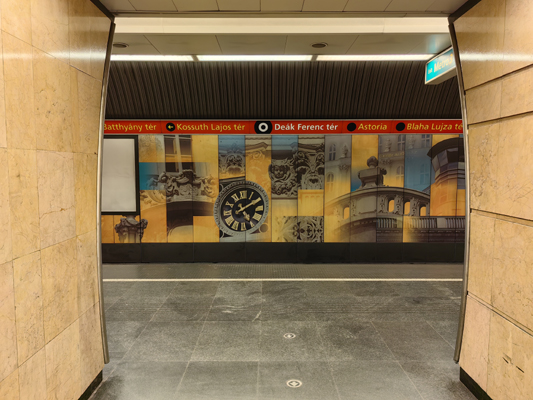 Budapest, M2 metró, Deák Ferenc tér, bélyegkép