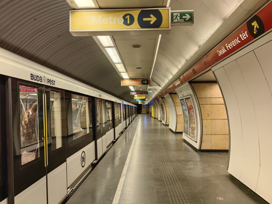 Budapest, M2 metró, Deák Ferenc tér, bélyegkép