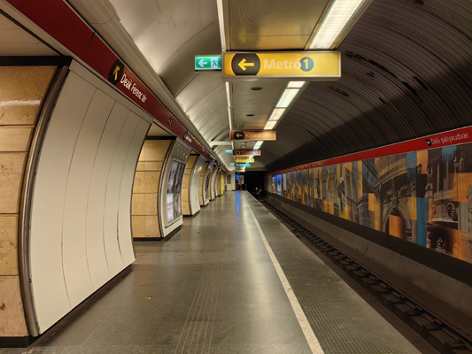 Budapest, M2 metró, Deák Ferenc tér, bélyegkép