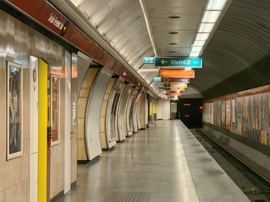 Budapest, M2 metró, Deák Ferenc tér, bélyegkép